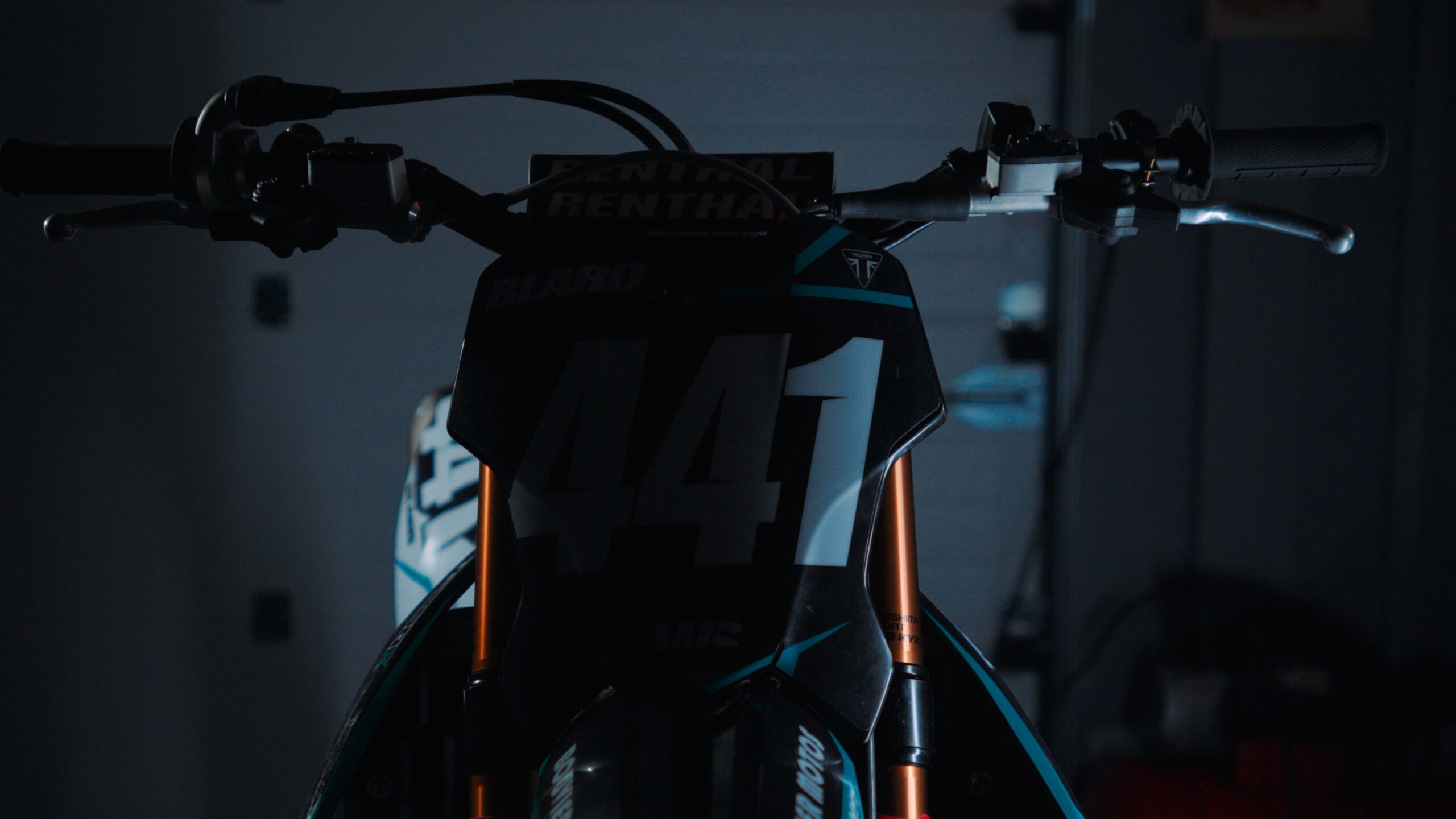 Réalisation de petit clip vidéo pour un pilote de motocross Maxime Blard et ça 250 de chez Triumph.