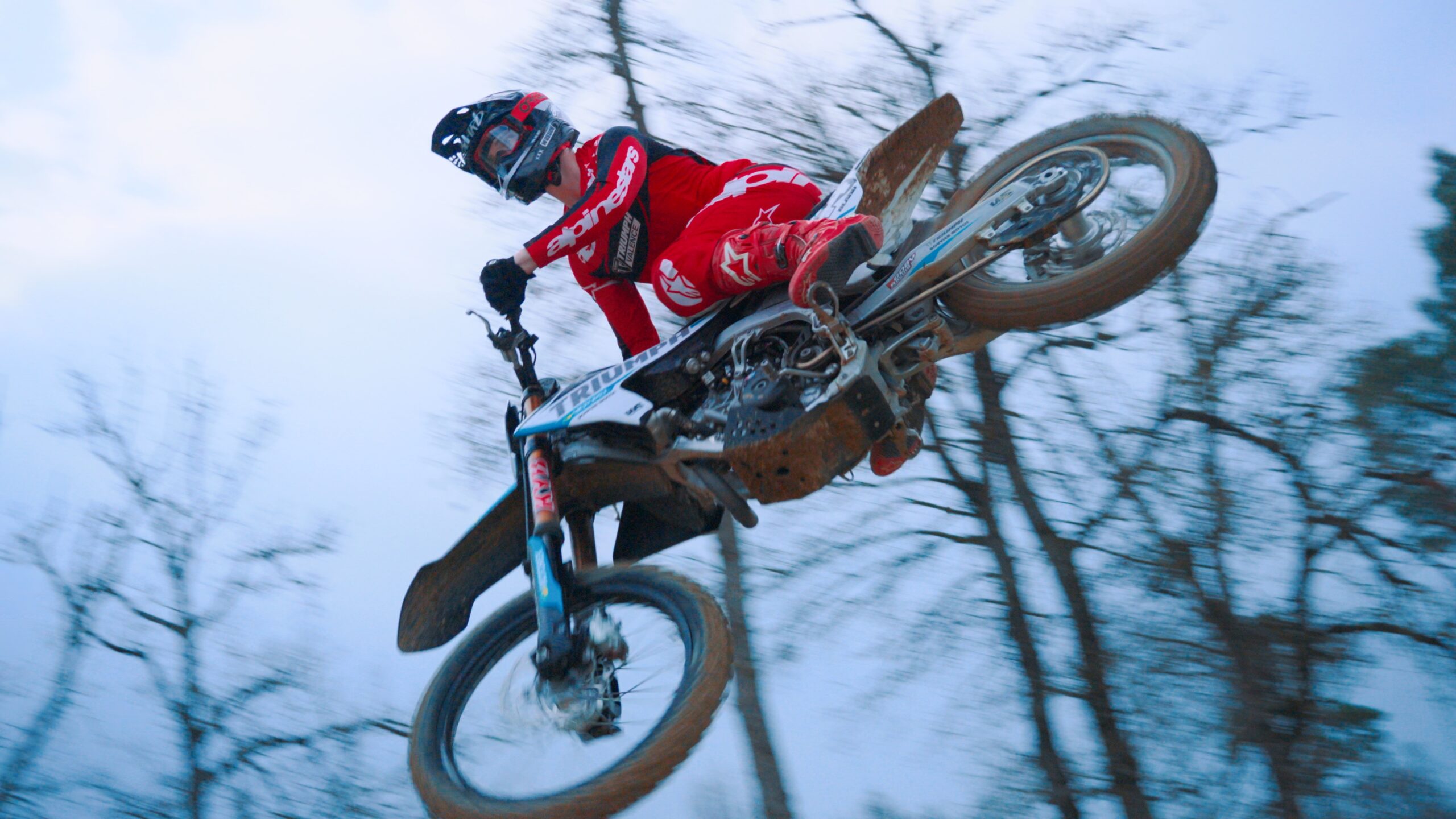 Réalisation de petit clip vidéo pour un pilote de motocross Maxime Blard et ça 250 de chez Triumph.