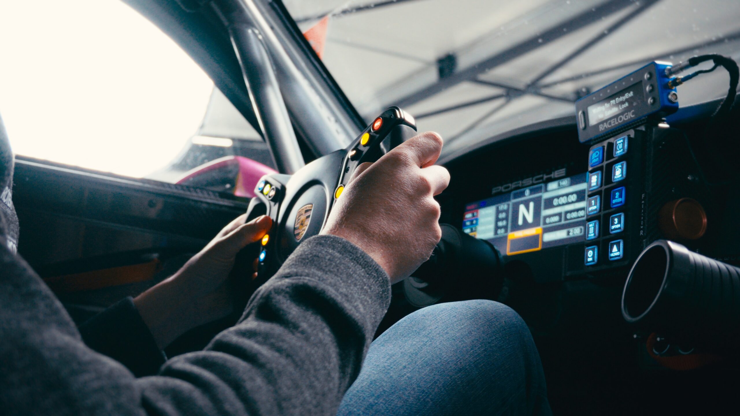 Réalisation d'une vidéo de sponsoring pour le pilote amateur en Porsche Carrera Cup France - Loïc Teire